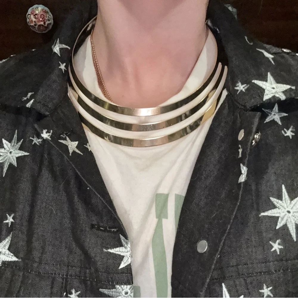 Gold Collar Necklace - Picture 4 of 9